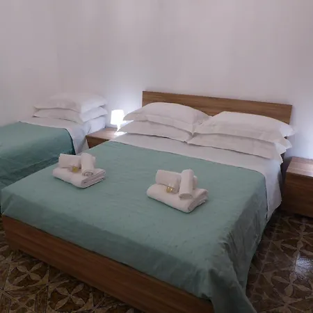 The Shamrock House Апартаменты *