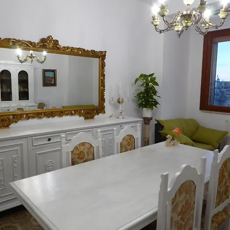 The Shamrock House Апартаменты