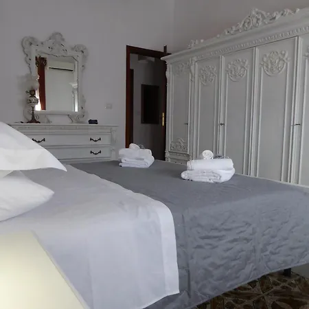 The Shamrock House * Palazzolo Acreide