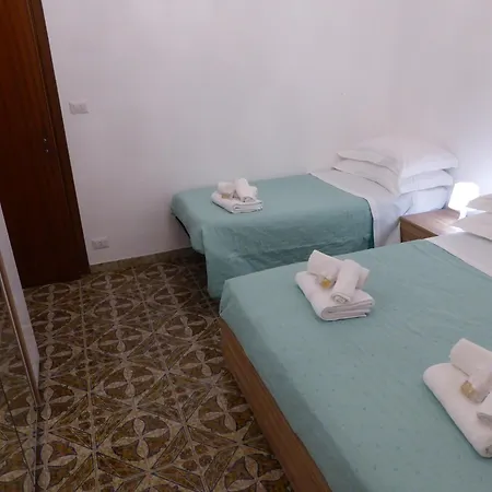 Апартаменты The Shamrock House *