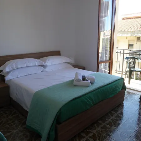 The Shamrock House * Палаццоло-Акреиде