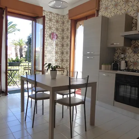 The Shamrock House Апартаменты Палаццоло-Акреиде